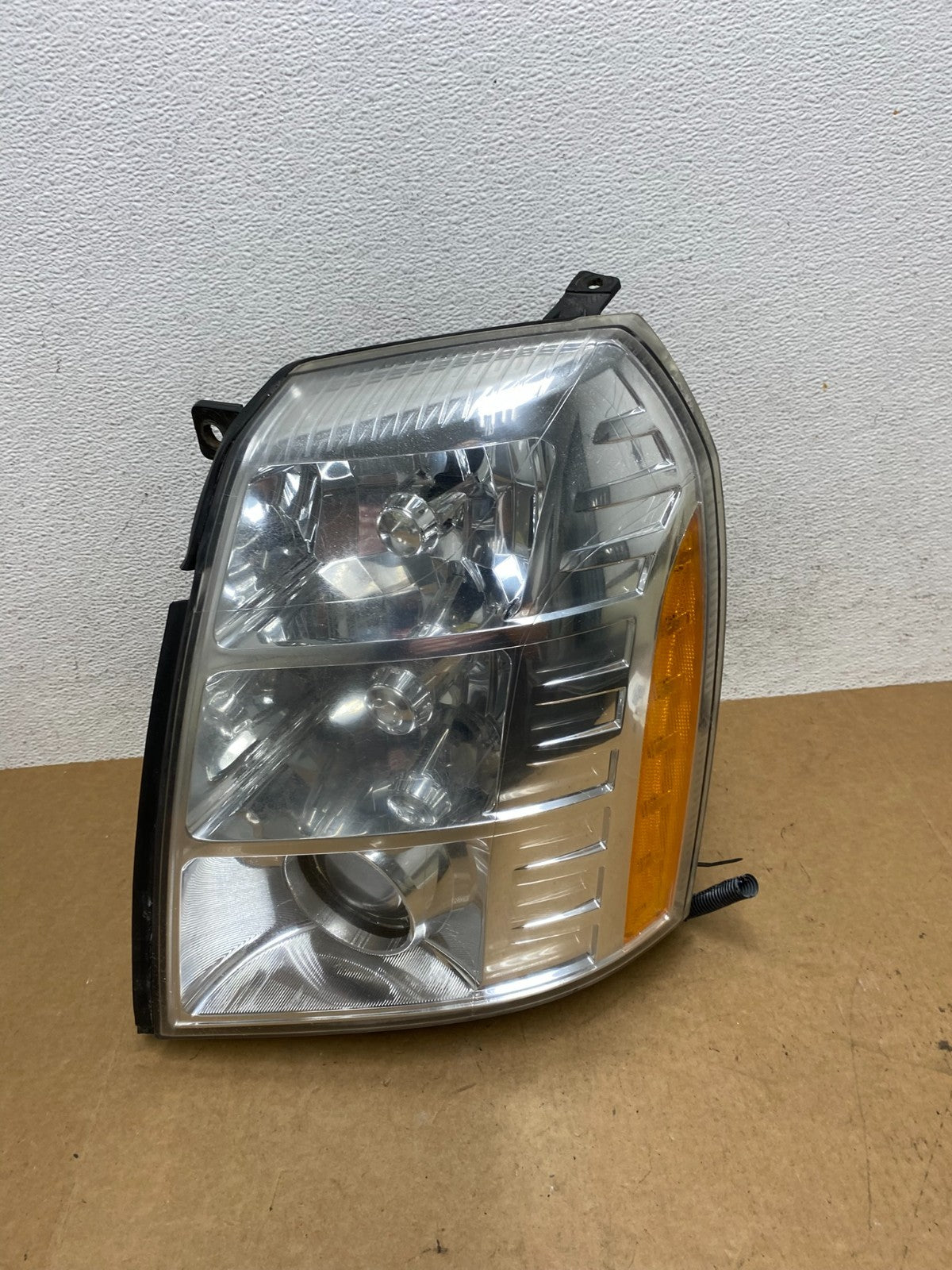 2007 - 2014 Cadillac Escalade Left Driver LH Side Xenon HID Headlight AE3042 DW0