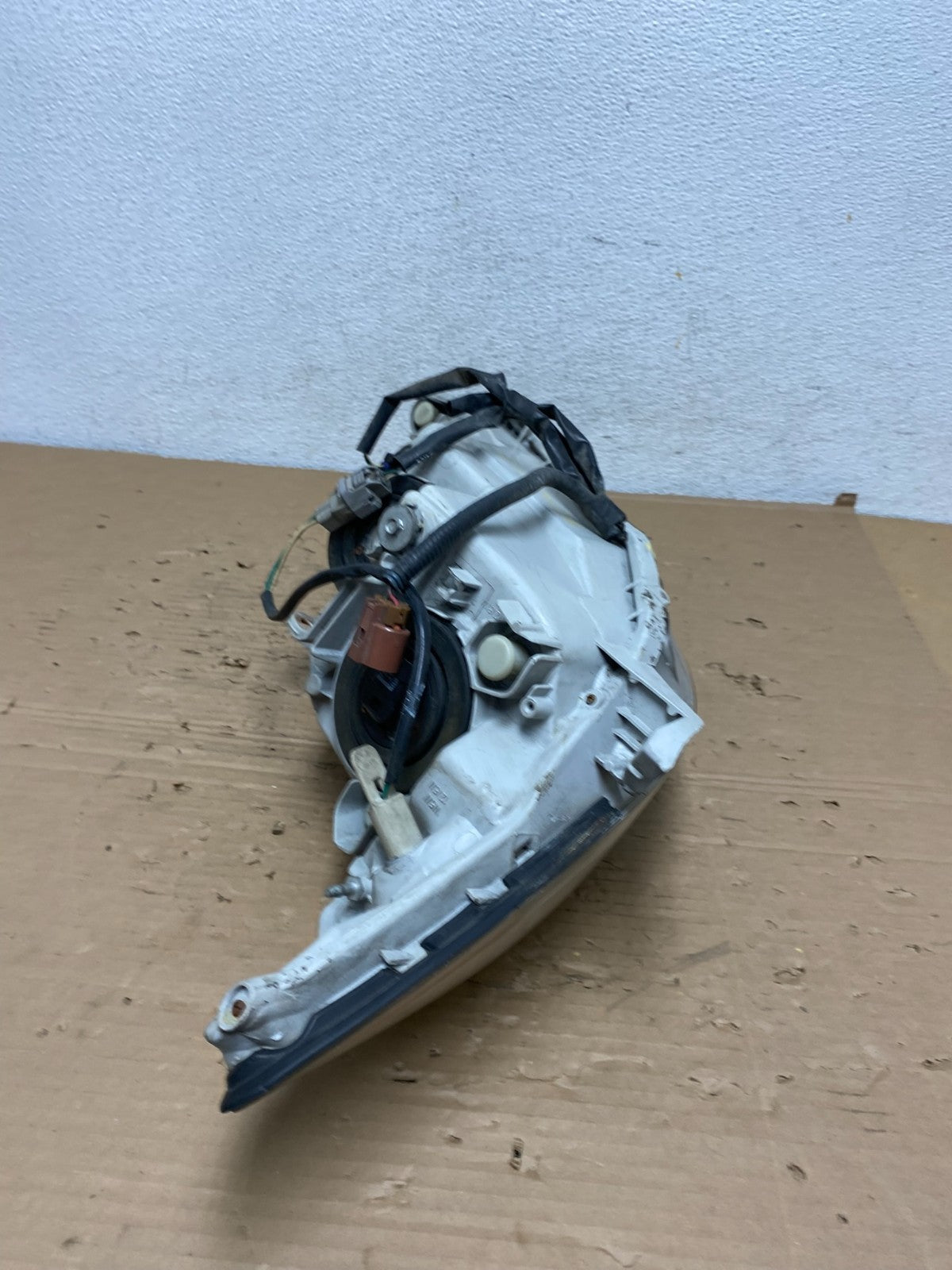 2005 to 2006 Toyota Camry Left Driver LH Halogen Headlight AD4338 DW8