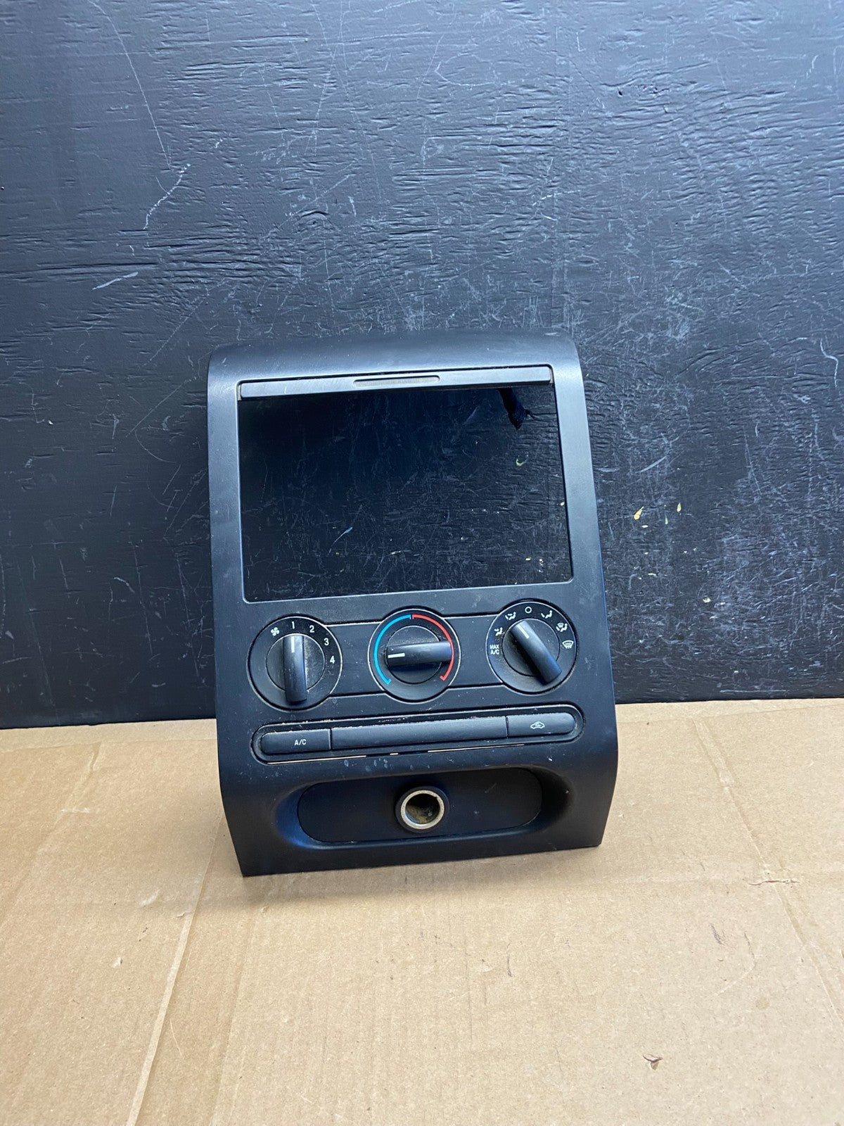 2004 to 2008 Ford F150 Radio Climate Dash Bezel Surround Black AD2091 DG0