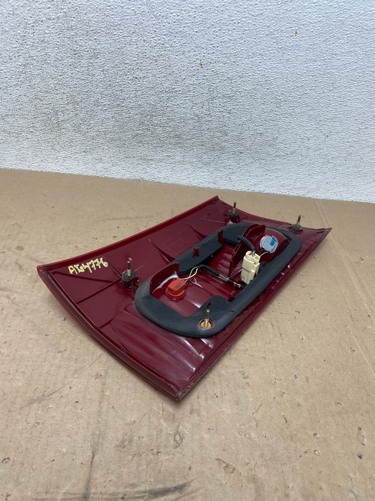 2004-2005 Toyota Sienna Right Passenger RH Side Inner Tail Light AG4776 LK6