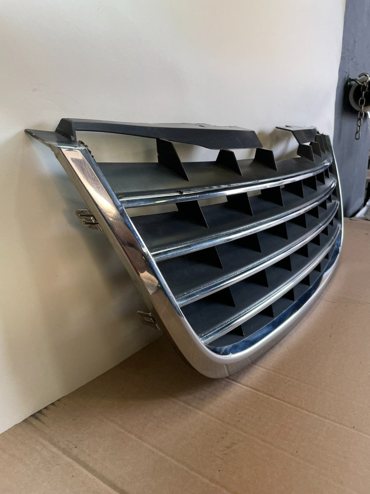 2008 to 2010 Chrysler Town & Country Front Upper Grill Grille AG0981 DG2