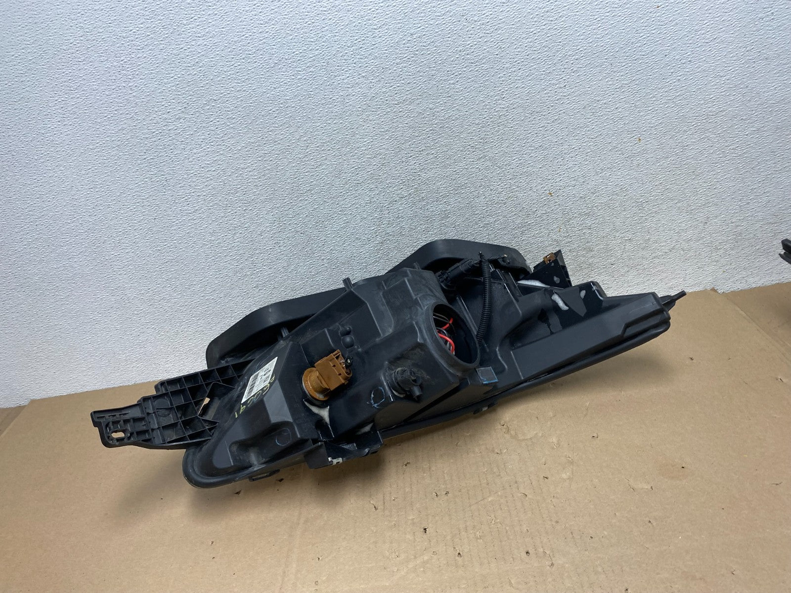 2013 to 2019 Ford Taurus Left Driver LH Side Headlight Halogen AG6691 DW4