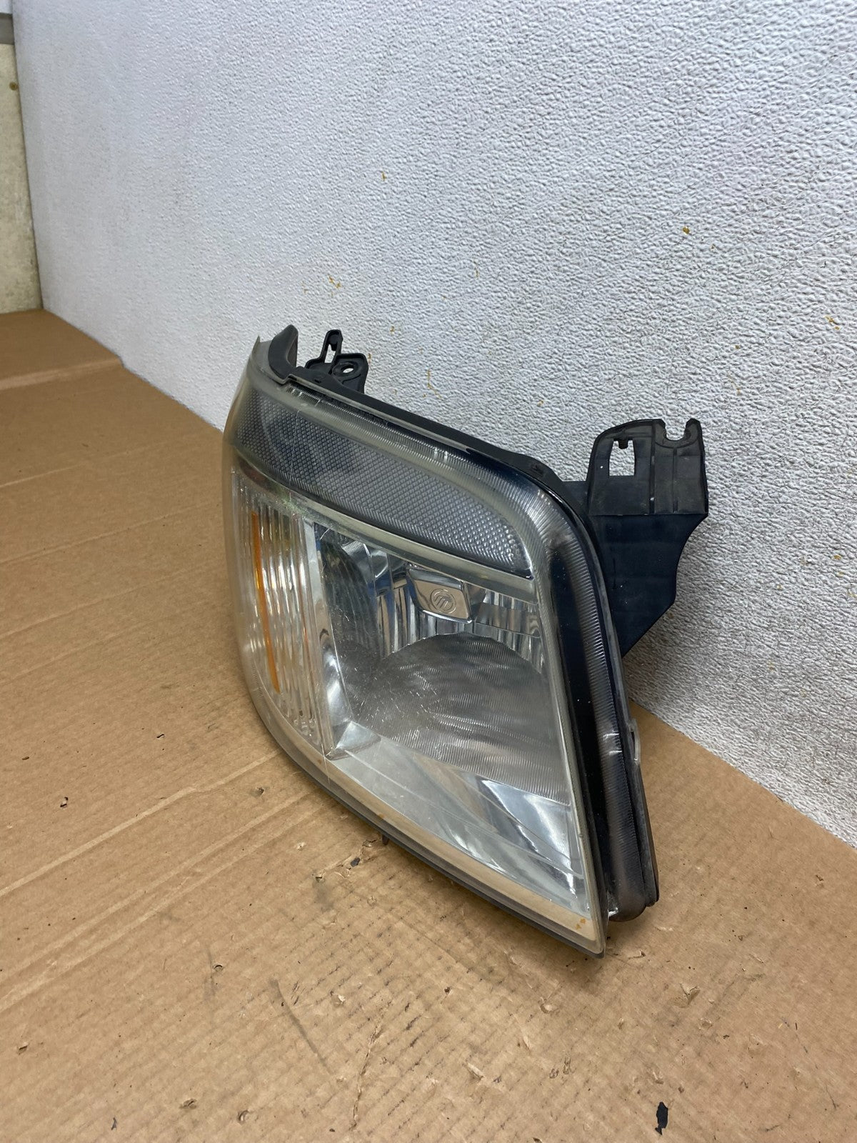2008 to 2011 Mercury Mariner Right Passenger RH Side Halogen Headlight AI4510 DW1