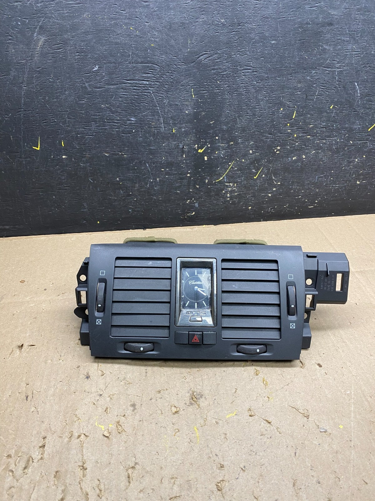 2006 to 2011 Cadillac DTS Dash Center Air Vent Heater Bezel U4872 DG0