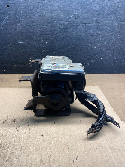 2004-07 GMC Savana Express ABS Brake Pump Control OEM 13567149 Z8895 DG1
