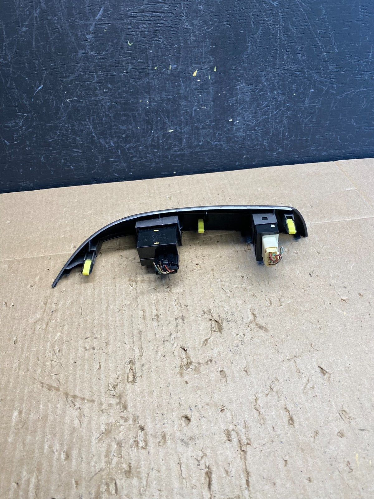 2004 to 2010 Toyota Sienna Right Side Radio Switches Bezel Trim AC9120 DG2