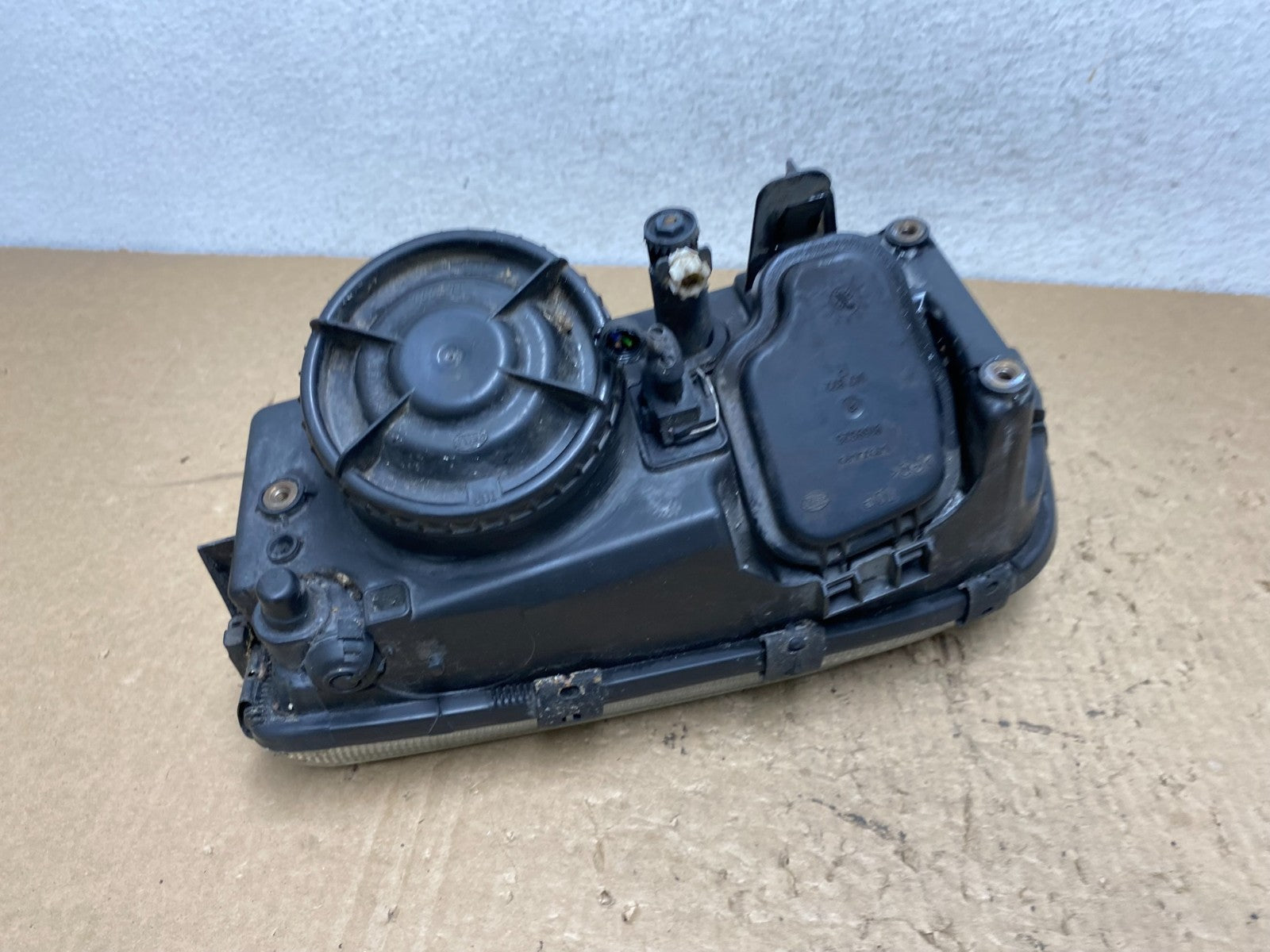 1997-2000 Volvo S70 C70 V70 Right Passenger Side Halogen Headlight AG1438 DW5