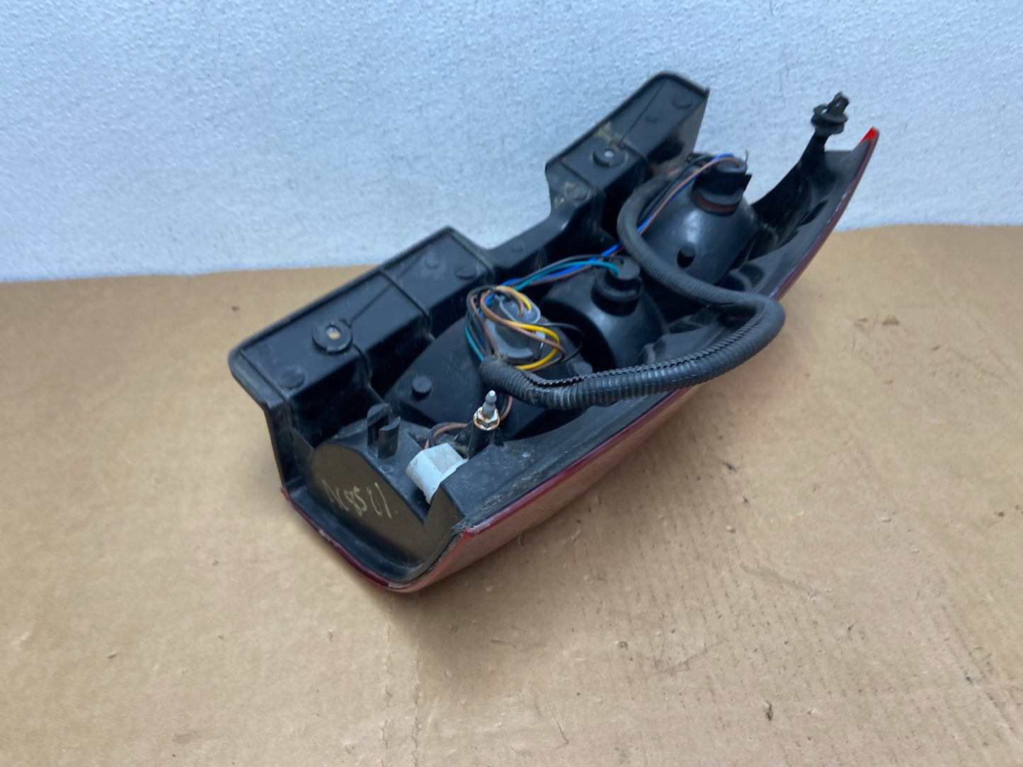 2008-2014 Chevrolet Tahoe Suburban Driver Lh Left Side Tail Light AC8501 DW5