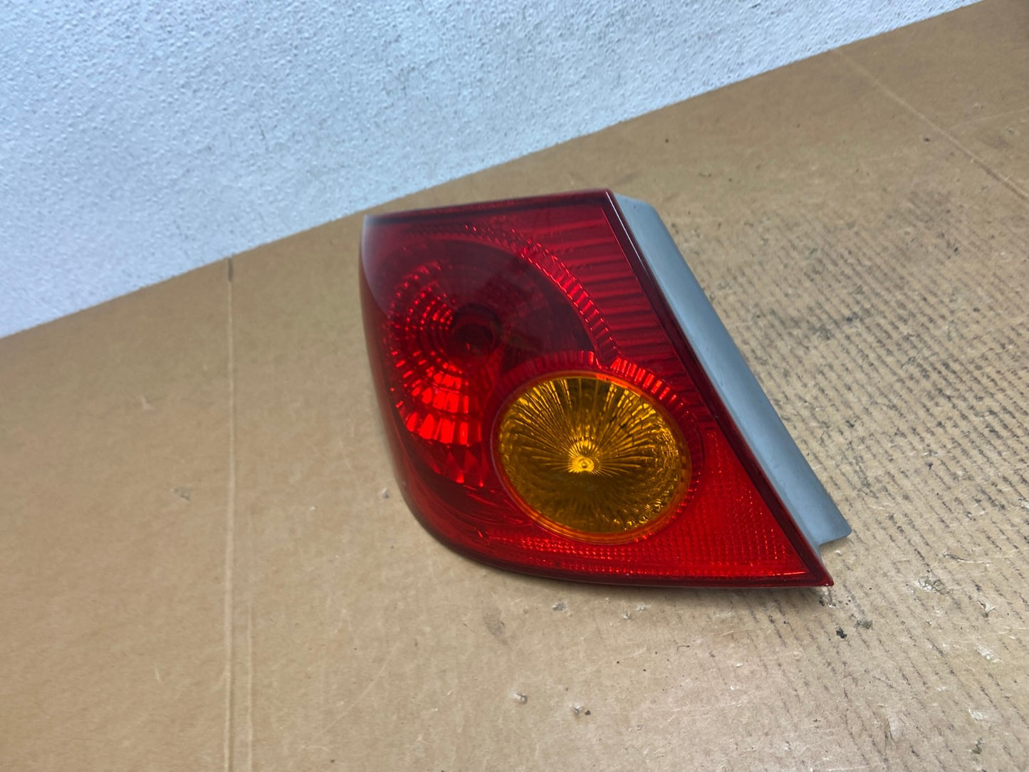 2003 to 2005 Toyota Corolla Left Driver Lh Side Tail Light AE0327 LK1