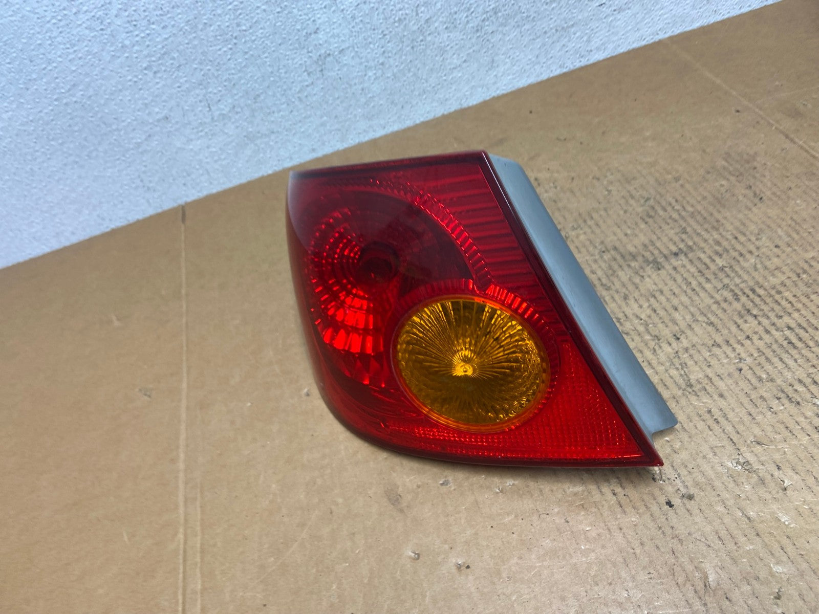 2003 to 2005 Toyota Corolla Left Driver Lh Side Tail Light AE0327 LK1