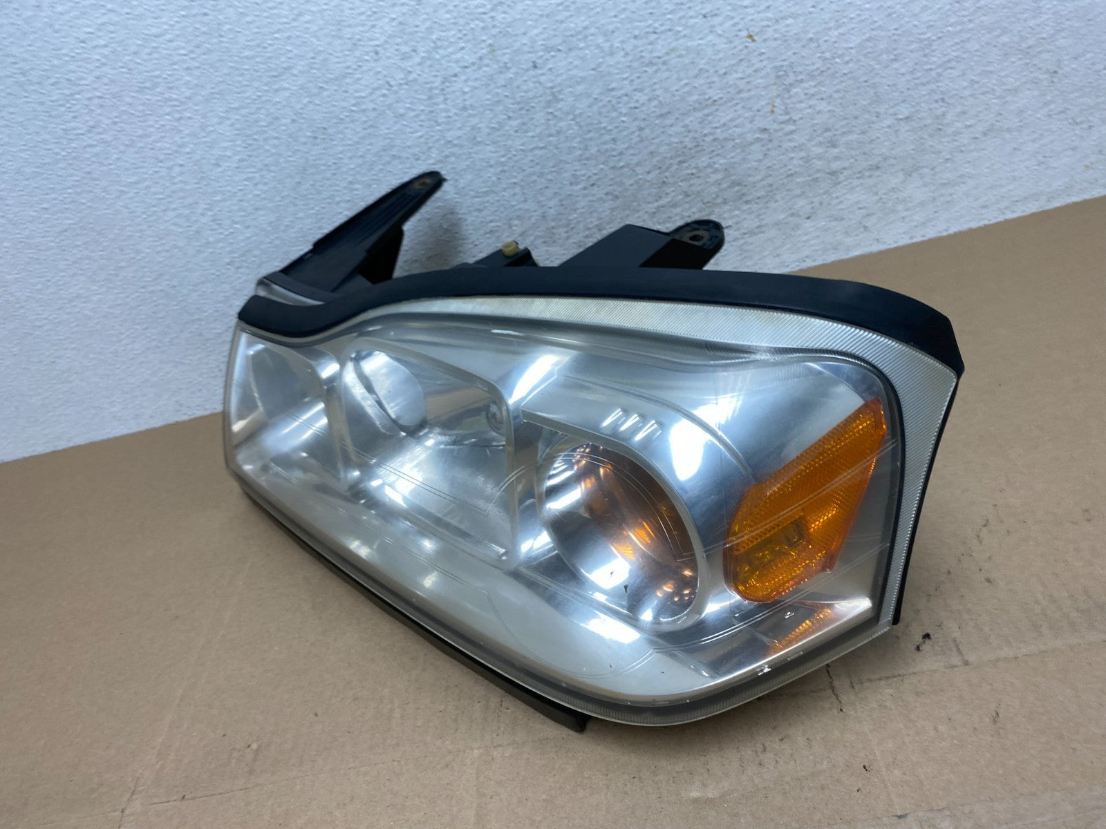 2006 to 2007 Saturn Vue Headlight Left Driver LH Side Halogen AE6641 DW1