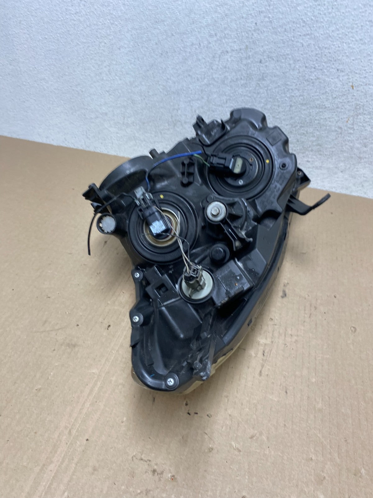 2009-2013 Nissan Rogue Right Passenger Halogen Headlight AE7013 DW6