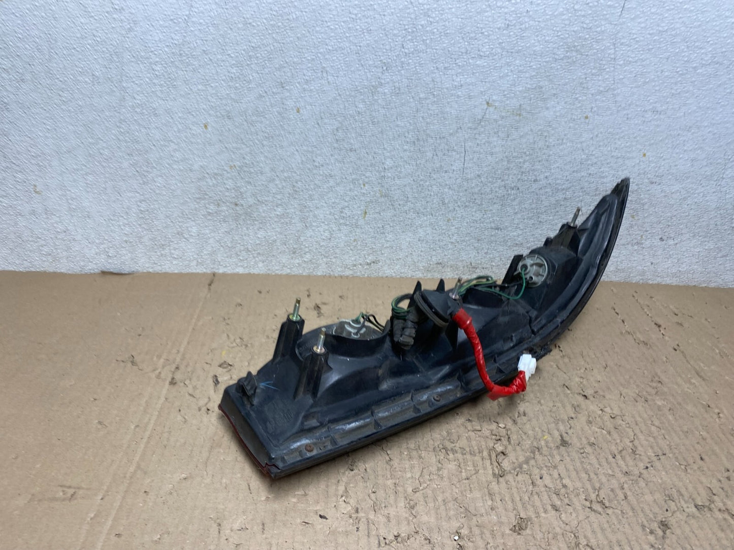 1993 to 1994 Infiniti J30 Driver Right Passenger RH Side Tail Light OEM L6536 DW9
