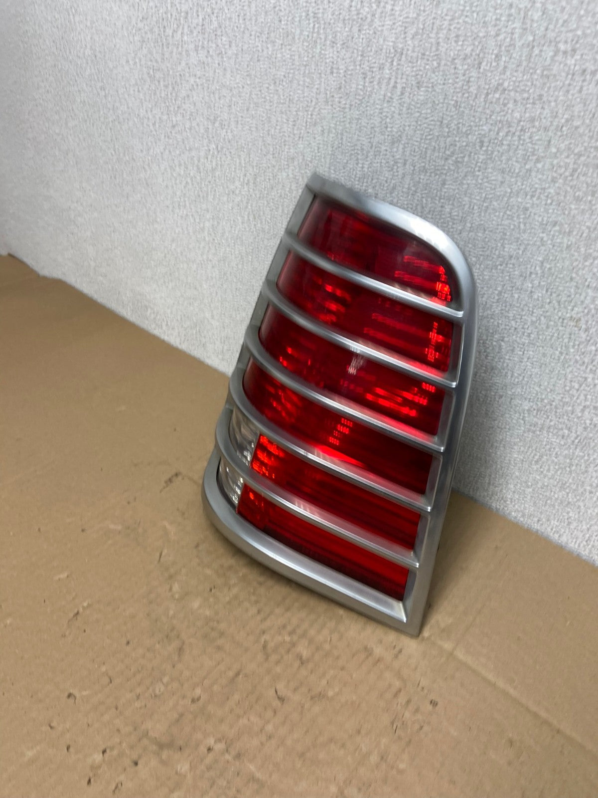 2002 2003 2004 2005 Mercury Mountaineer Right Passenger Tail Light Oem AB6228 LK1