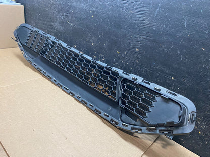 2010 to 2012 Ford Taurus Front Bumper Front Lower Grille Black Y9281 DG6
