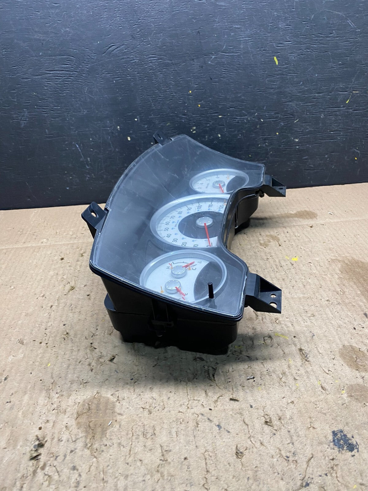 2004 Dodge Durango Speedometer Instrument Cluster Gauge M8590 PS1
