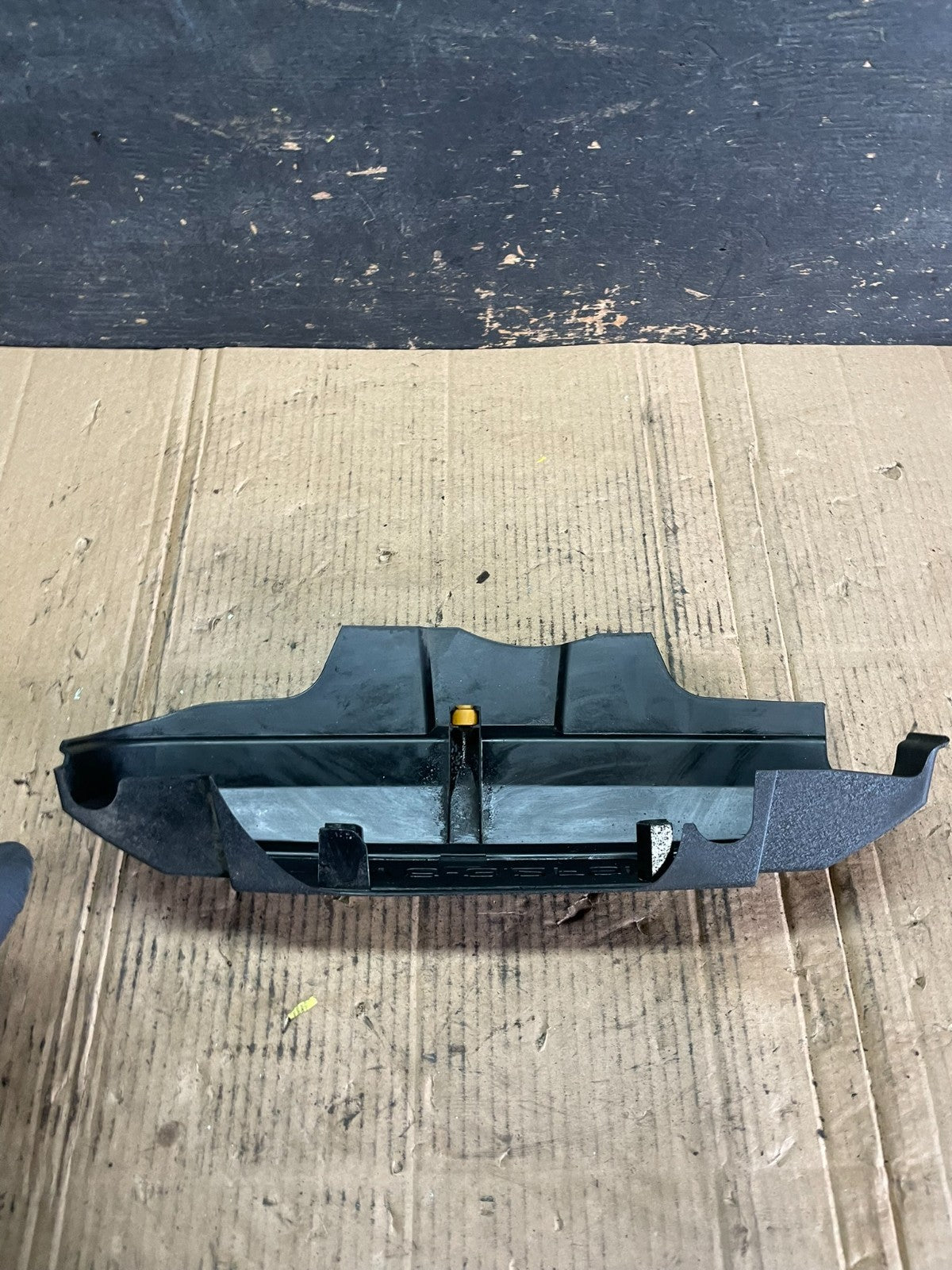 2008 to 2008 Audi  A6 3.2L Engine Motor Cover Oem s6051 DG4