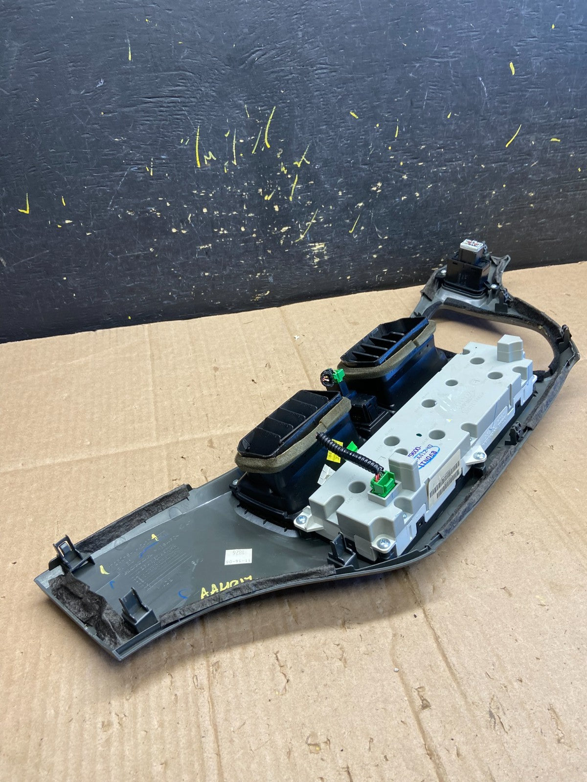 2005 to 2010 Honda Odyssey  Radio Climate Control Dash Trim Bezel Oem AA4917 DG4