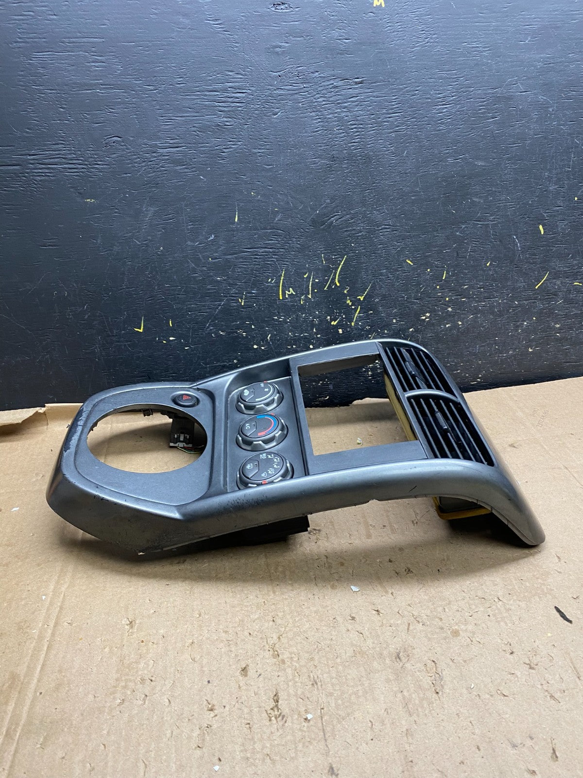 2003 to 2008  Honda Element Radio Climate Control Shifter Bezel OEM Z1749 DG4