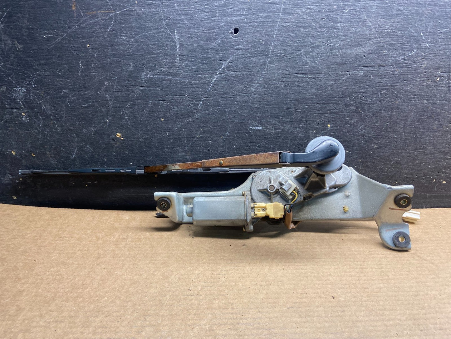 2000 to 2004 Subaru Legacy Wagon Rear  Windshield Wiper Motor AA06590