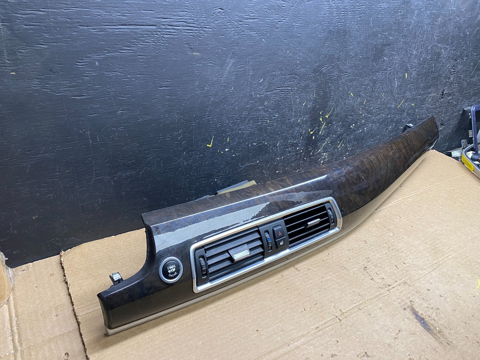 2011-2013 BMW 550i GT Center Dash Trim Molding w/ Air Vents W9409 DG1