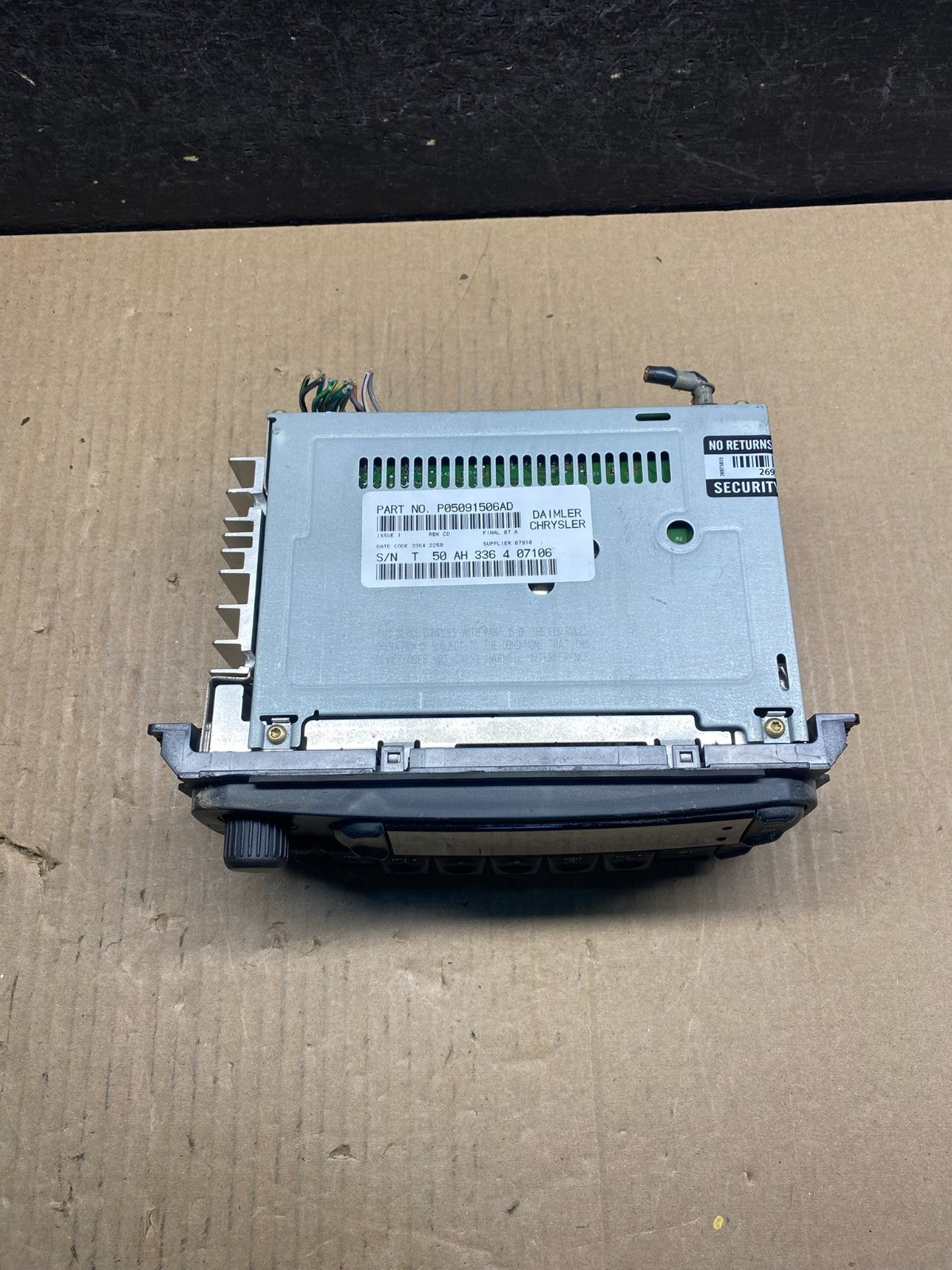2002 - 2006 Chrysler Dodge Jeep Ram Radio CD Player AM/FM Receiver AG3975 DG3