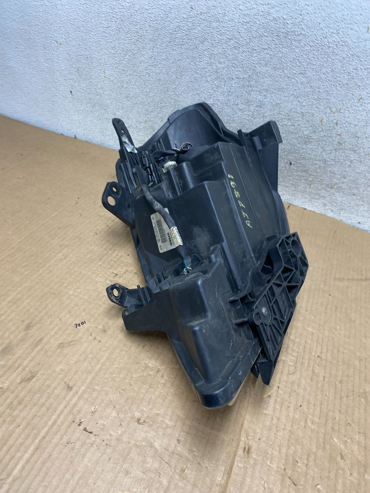 2008 to 2012 Nissan Versa Headlight Right Passenger Rh Side AI7891 DW8