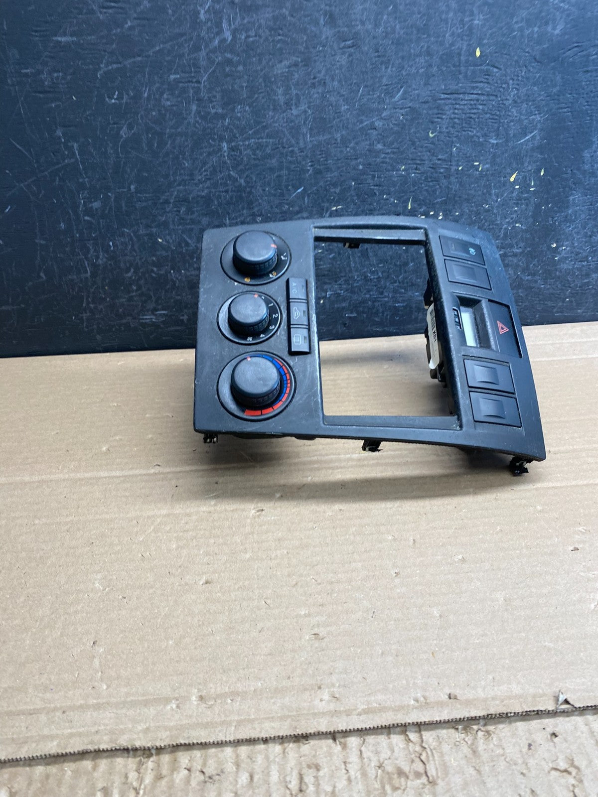 2003-2006 Hyundai Tiburon Center Radio Climate Control Air Vent Bezel AG0063 DG3