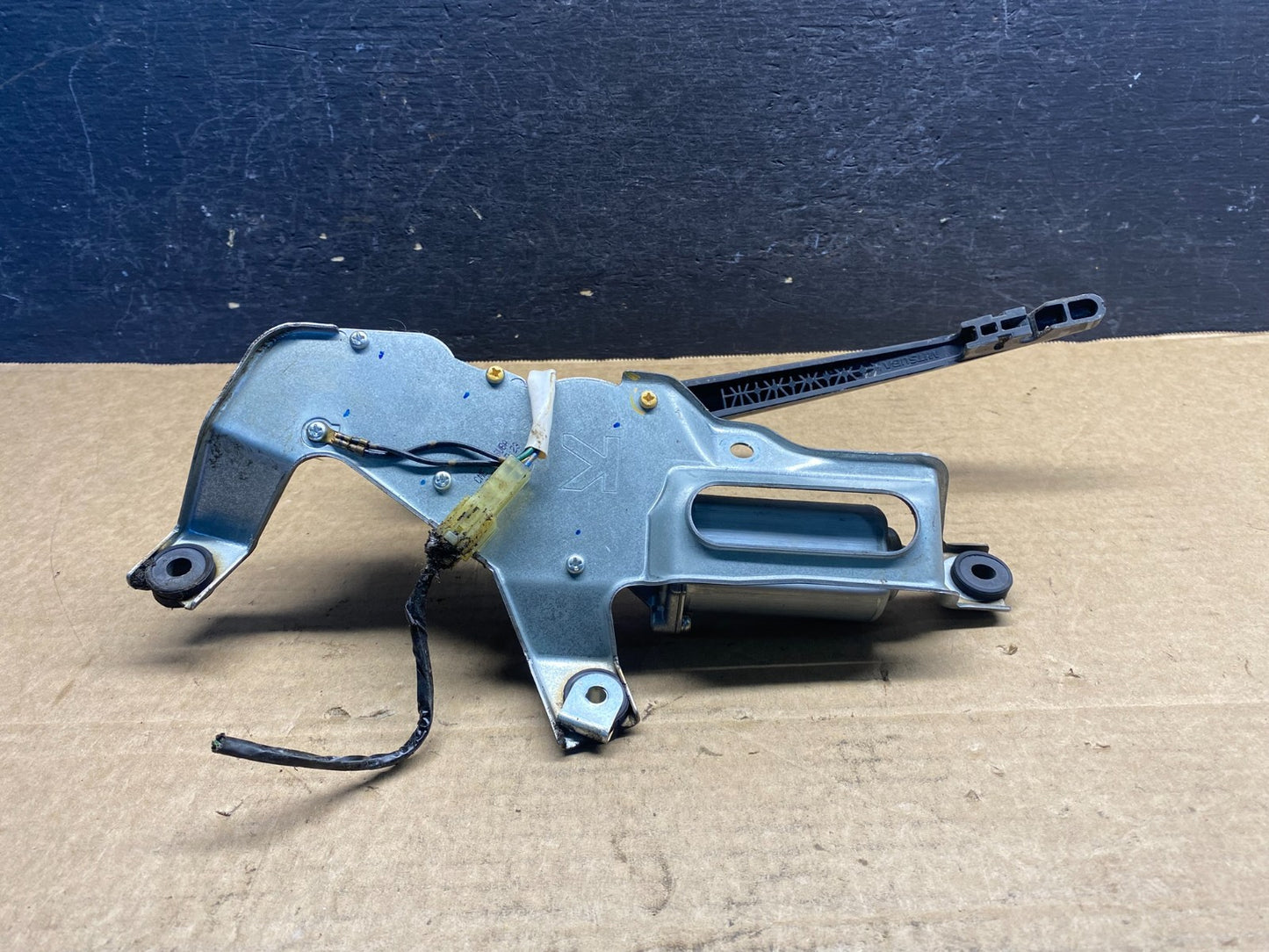 2005 to 2009 Subaru Legacy Outback Rear Windshield Wiper Motor AF76745