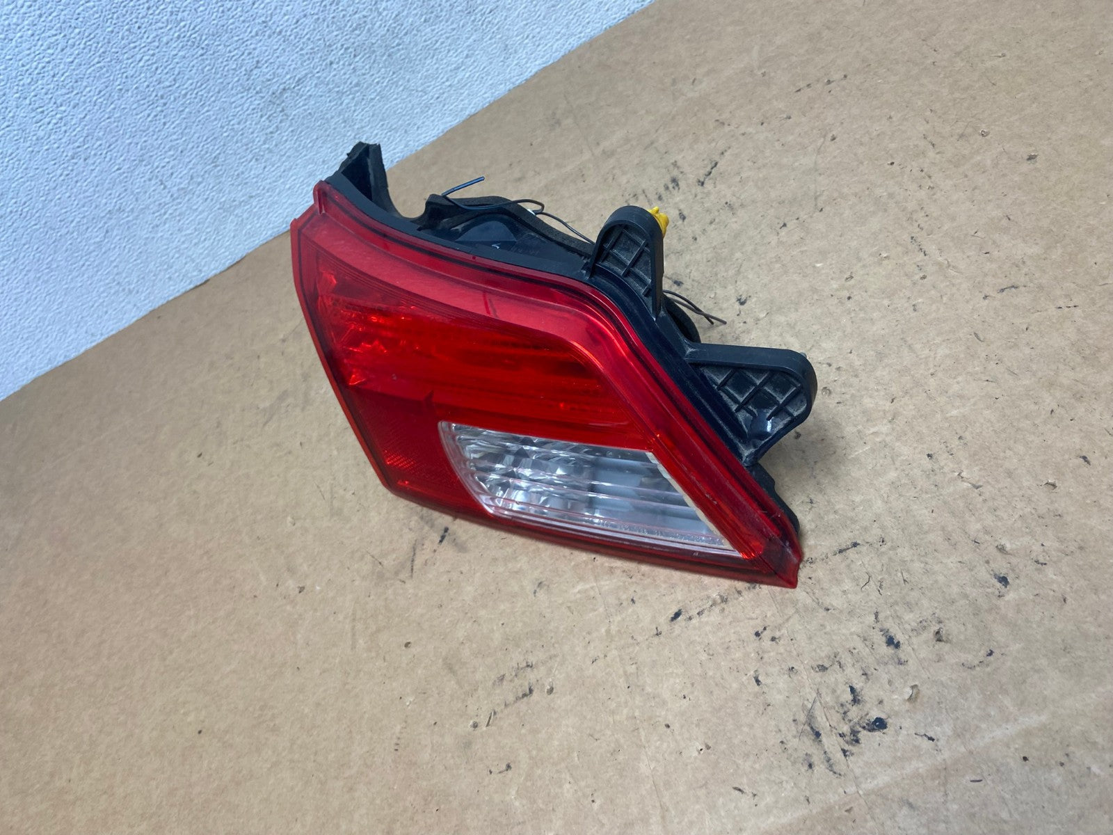 2010-2014 Subaru Outback Left Driver Lh Side Inner Tail Light AD4794 LK1