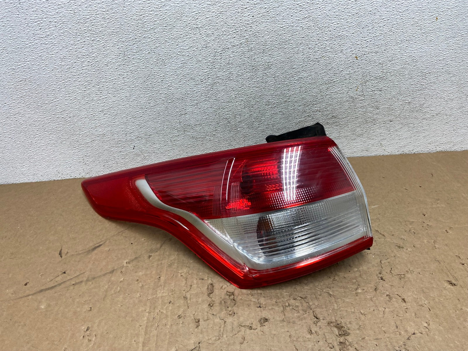 2013 to 2016 Ford Escape Left Driver LH Side Tail Light AG1376 LK0