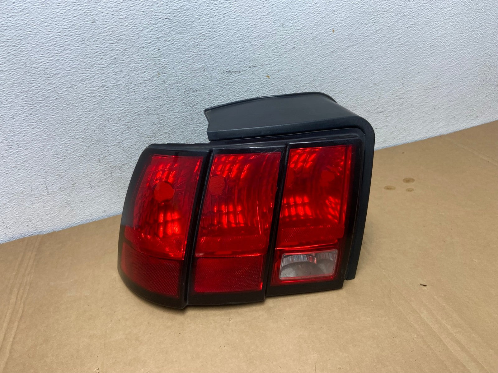 1999 - 2004 Ford Mustang Left Driver Lh Side Tail Light AD2553 LK0