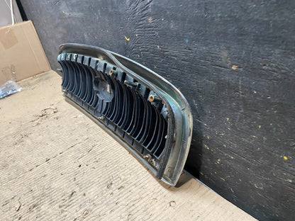 2001 to 2005 Hyundai Sonata Front Upper Grille Grill Bumper V4329 OEM GD9