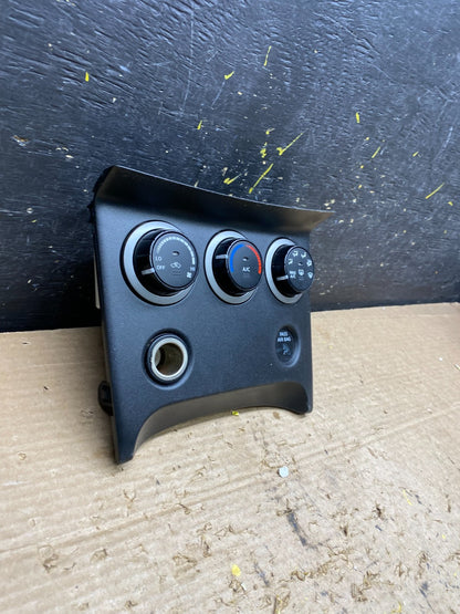 2011 to 2015 Nissan Rogue Heater Temperature AC Climate Control OEM x1230 DG2