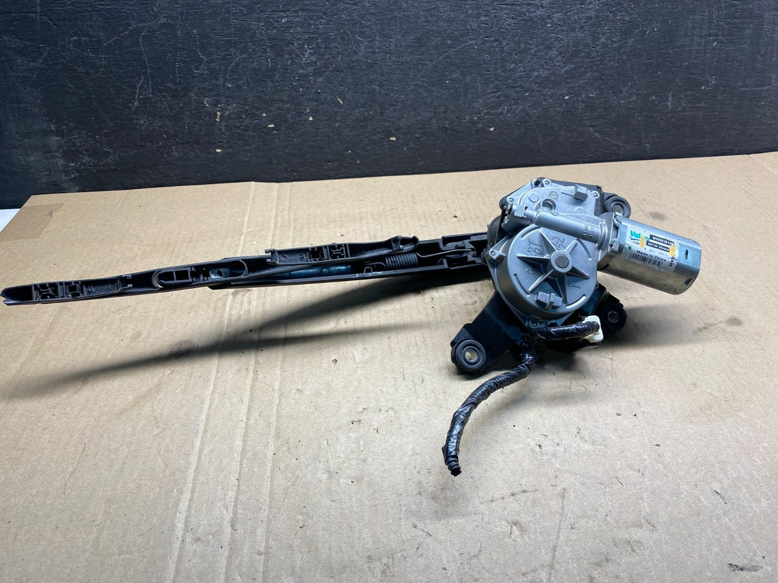 2013-2016 Nissan Pathfinder Back Door Rear Wiper Motor Wiper Blade AG3594 DG5