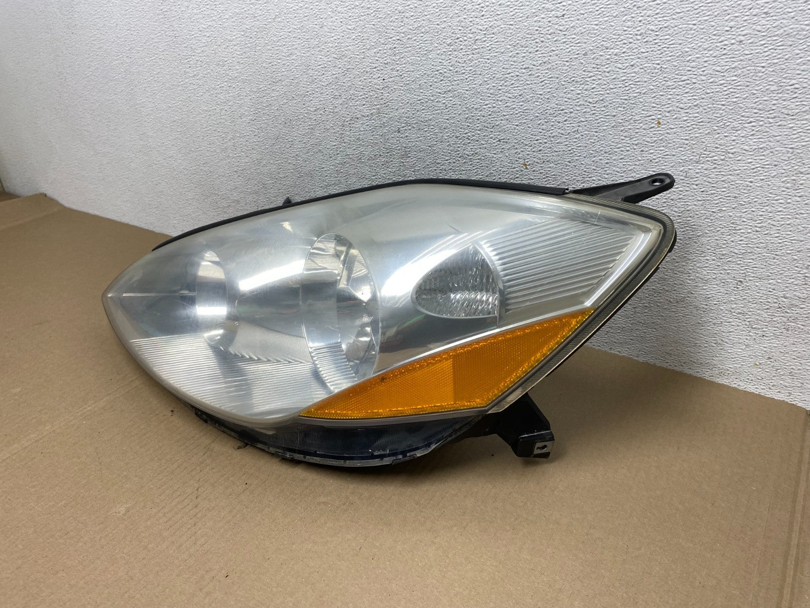 2006 to 2010 Toyota Sienna Left Driver Lh Side Headlight Halogen AE6904 DW1