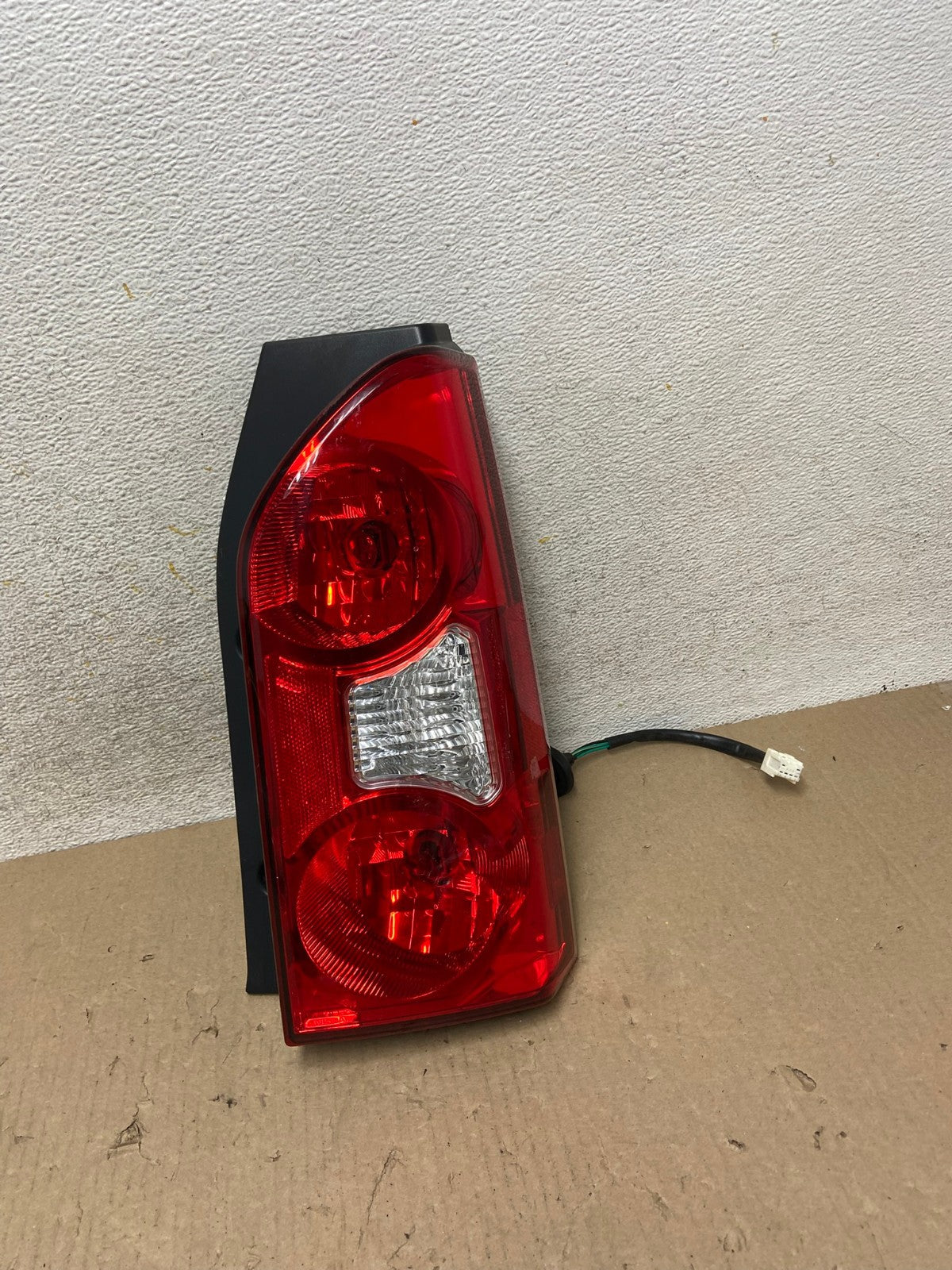 2005 to 2015 Nissan Xterra Right Passenger Rh Side Tail light AH6868 LK0