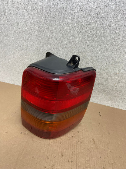 1993-1998 Jeep Grand Cherokee ZJ Right Passenger Side Rh Tail Light AG6765 LK0