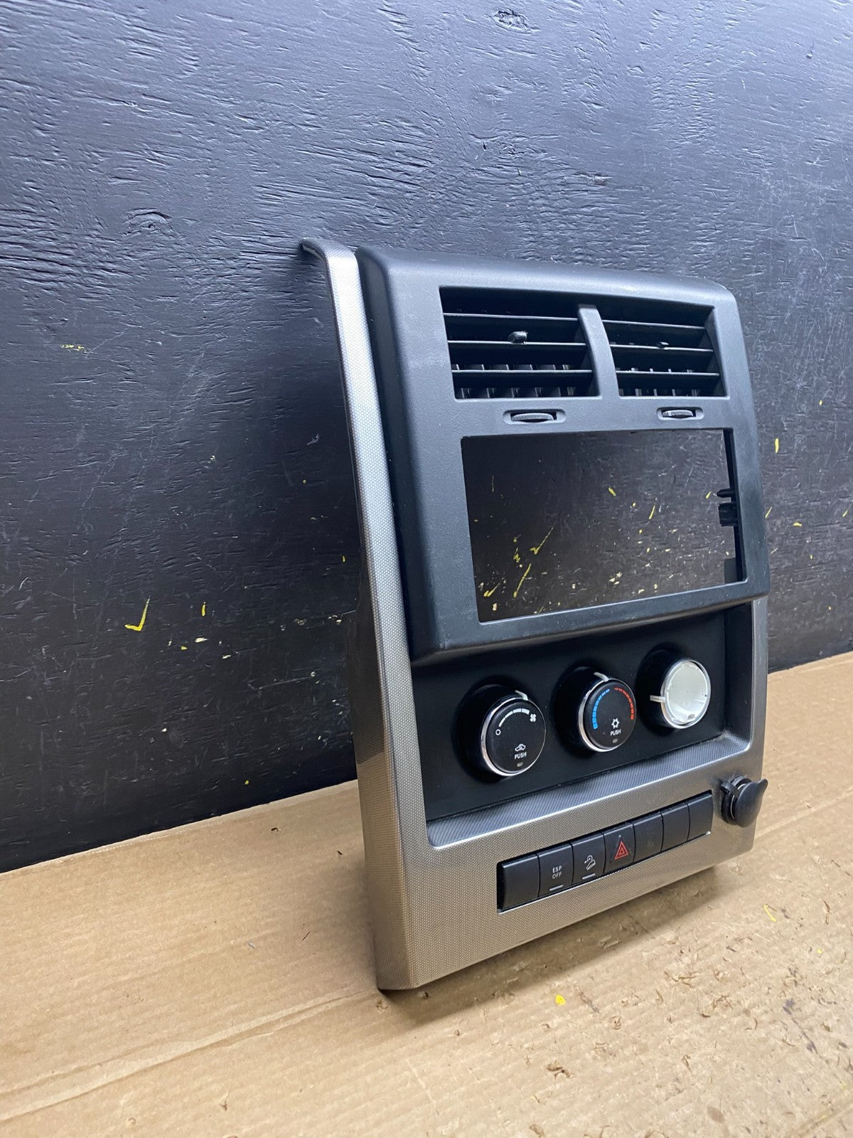 2008 to 2012 Jeep Liberty Dash Climate Temperature Control Radio Bezel w9719 DG1