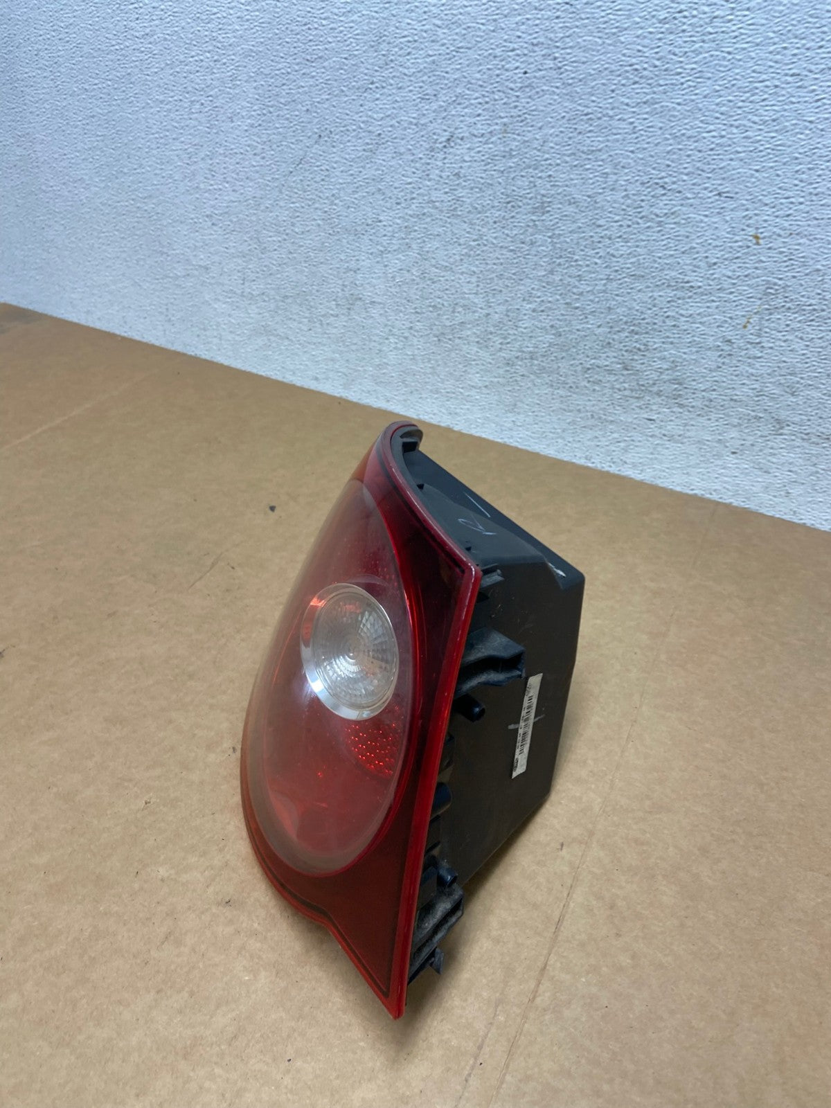 2008 2009 2010 Volkswagen Jetta Left LH Side Tail Light AE2897 LK1