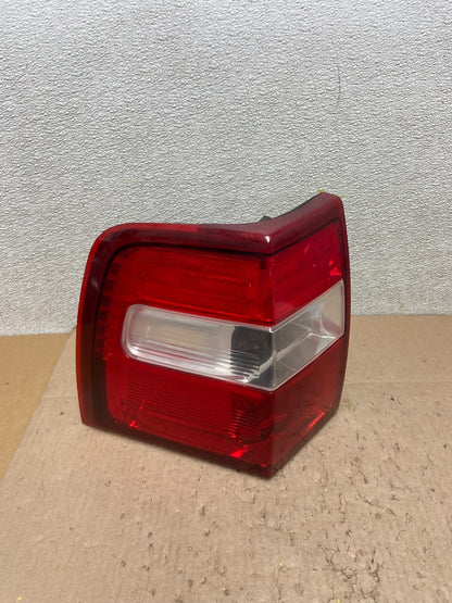 2007 to 2012 Ford Expedition Left Driver LH Side Tail light Z6347 DW0