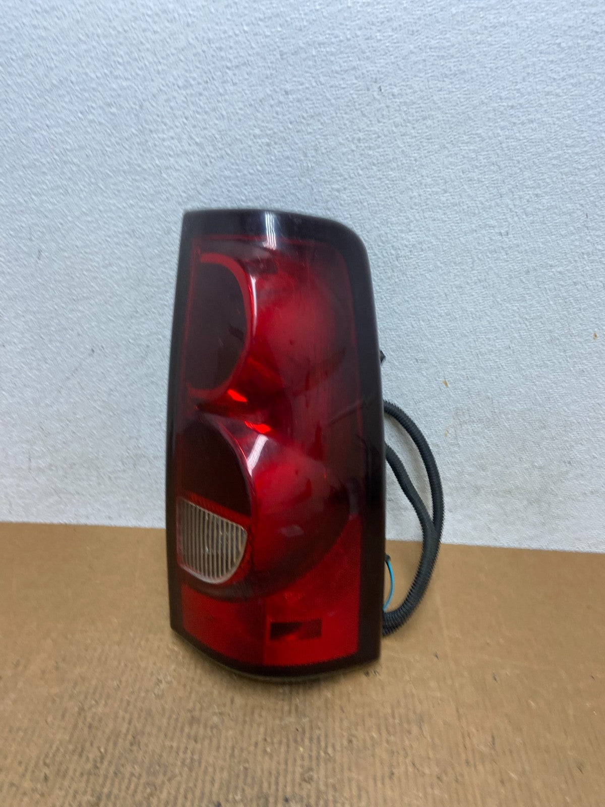 2003-2006 Chevrolet Silverado Right Passenger RH Side Tail light AE1661 DW0