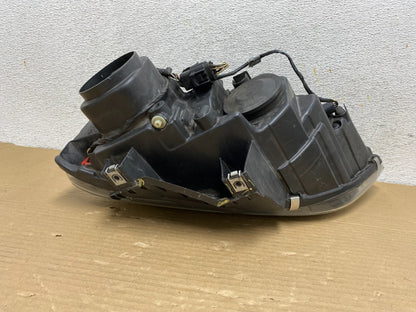 2004 to 2006 Chrysler Pacifica Headlight Right Passenger Halogen AG9323 DW7