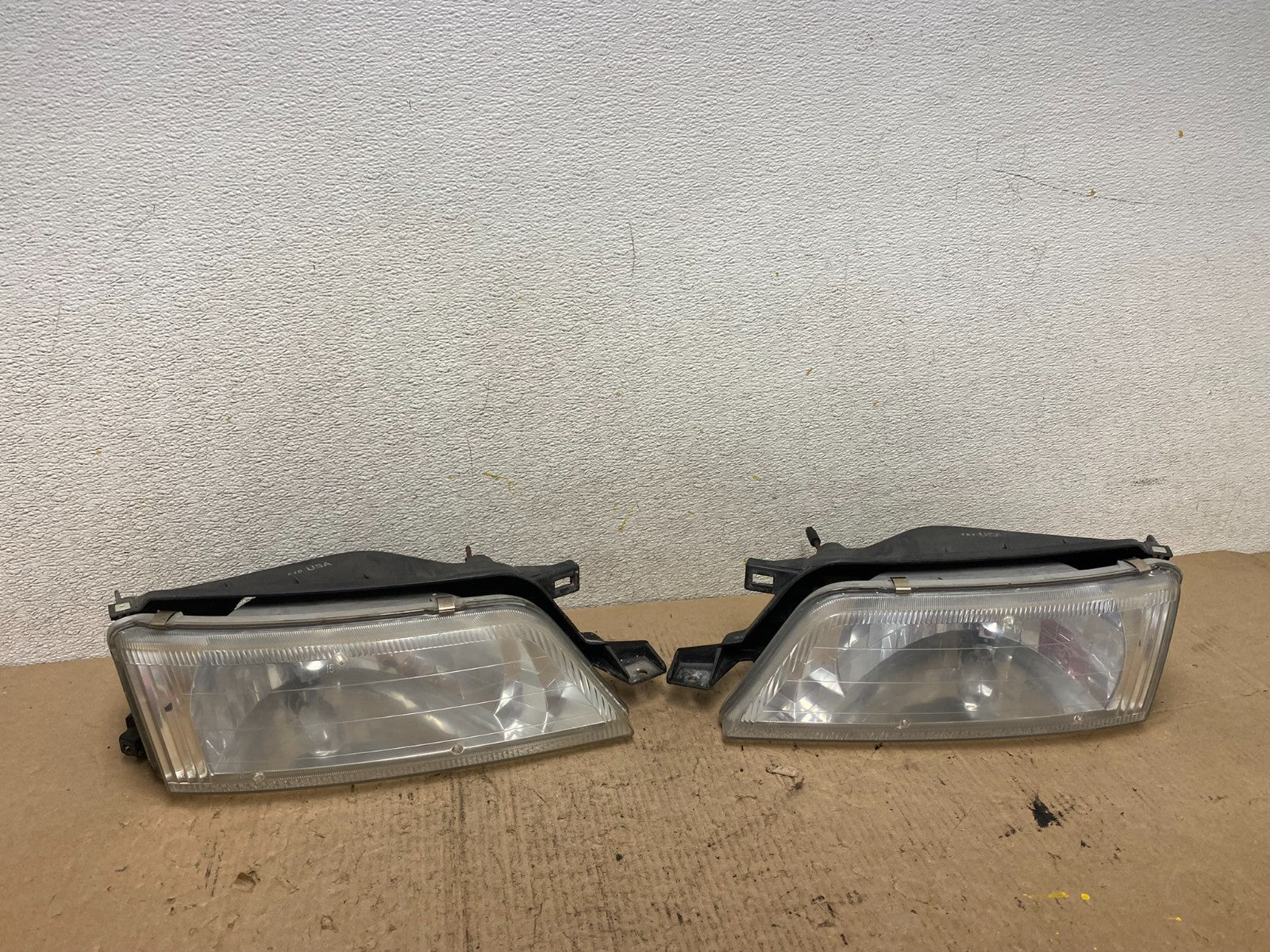 1997 to 1999 Nissan Maxima Left+Right Side Headlights Halogen Q2911 DW0