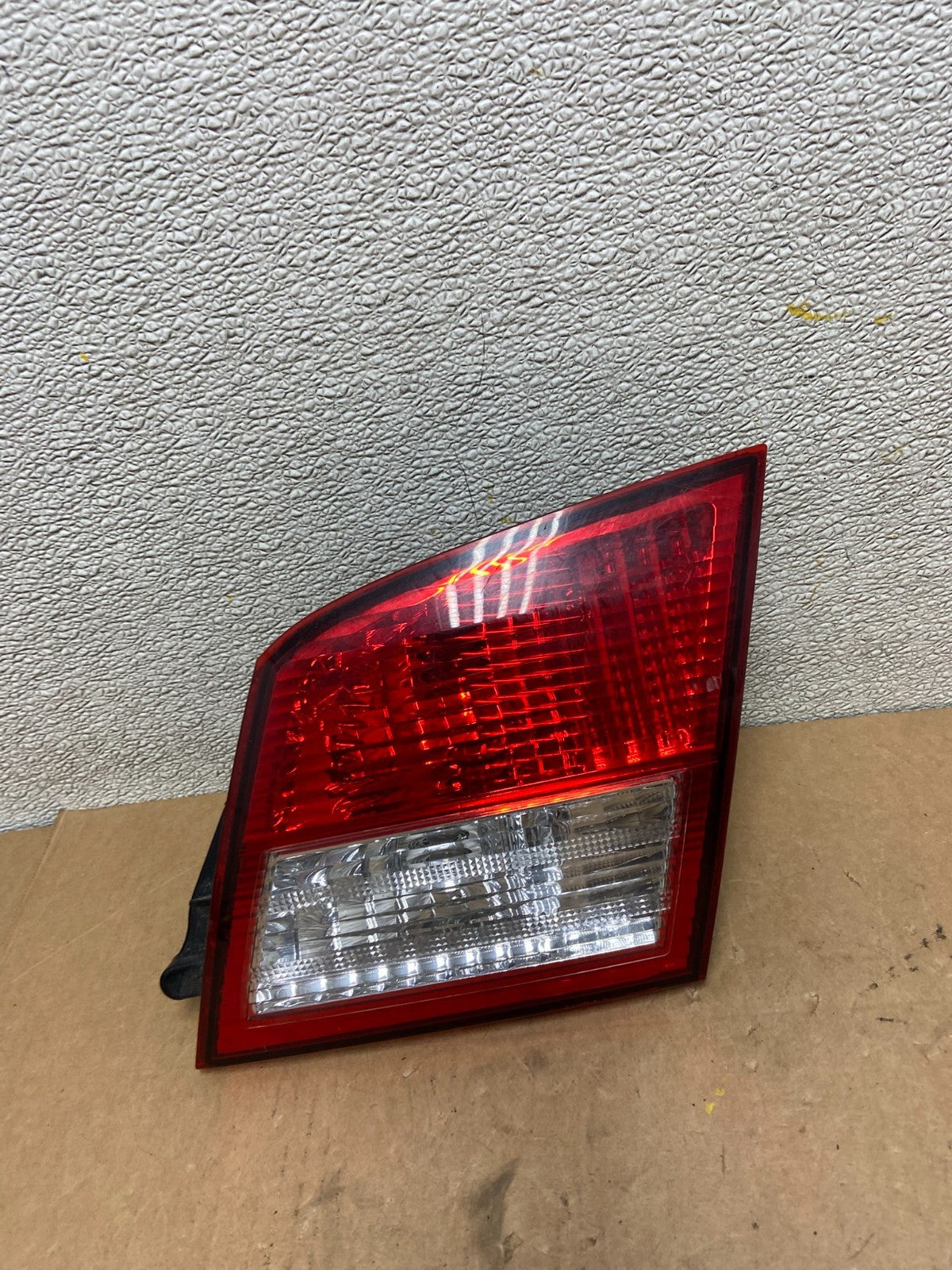 2002-2004 Infiniti i35 Inner Right Passenger Rh Side Tail Light OEM Z6894 DW0