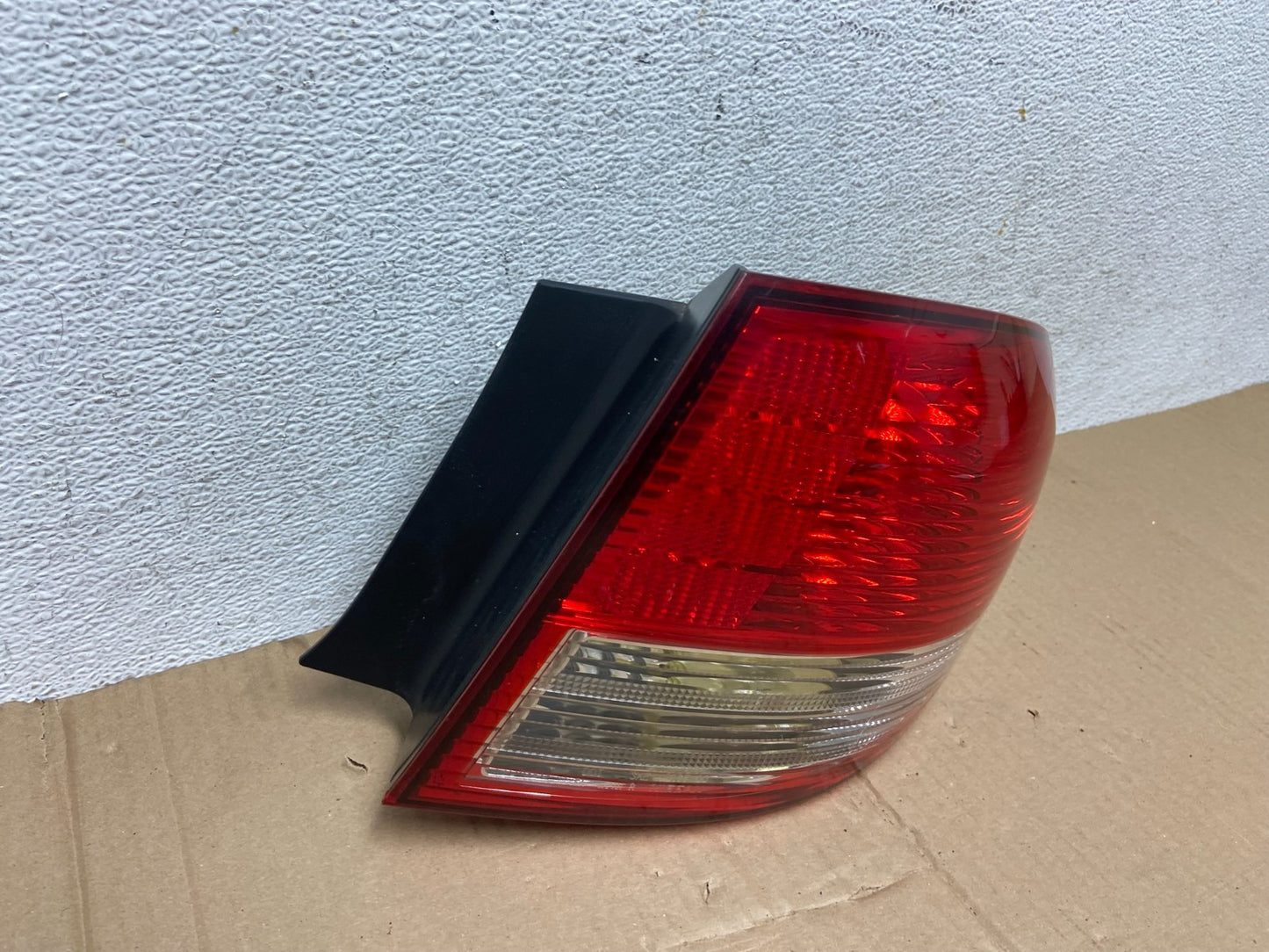 2002-2004 Infiniti i35 Right Passenger Rh Side Tail Light AE8924 DW2