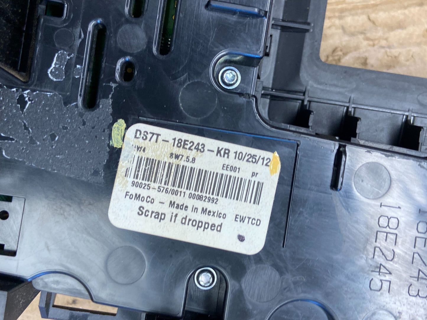 2013 to 2017 Ford Fusion Radio Climate Control A/C Control AF1712 DG5