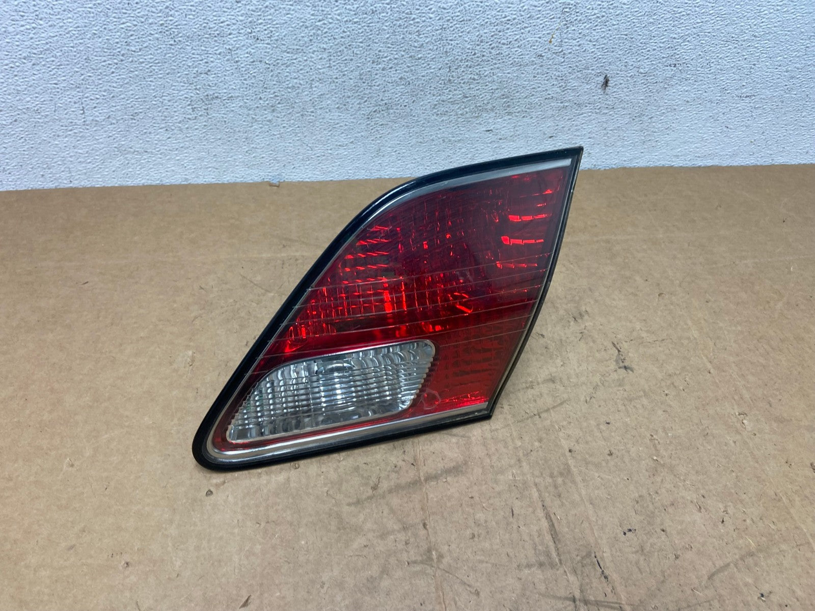 2002 2003 2004 Lexus Es300 Es330 Right Passenger Inner Tail Light AD6361 LK0