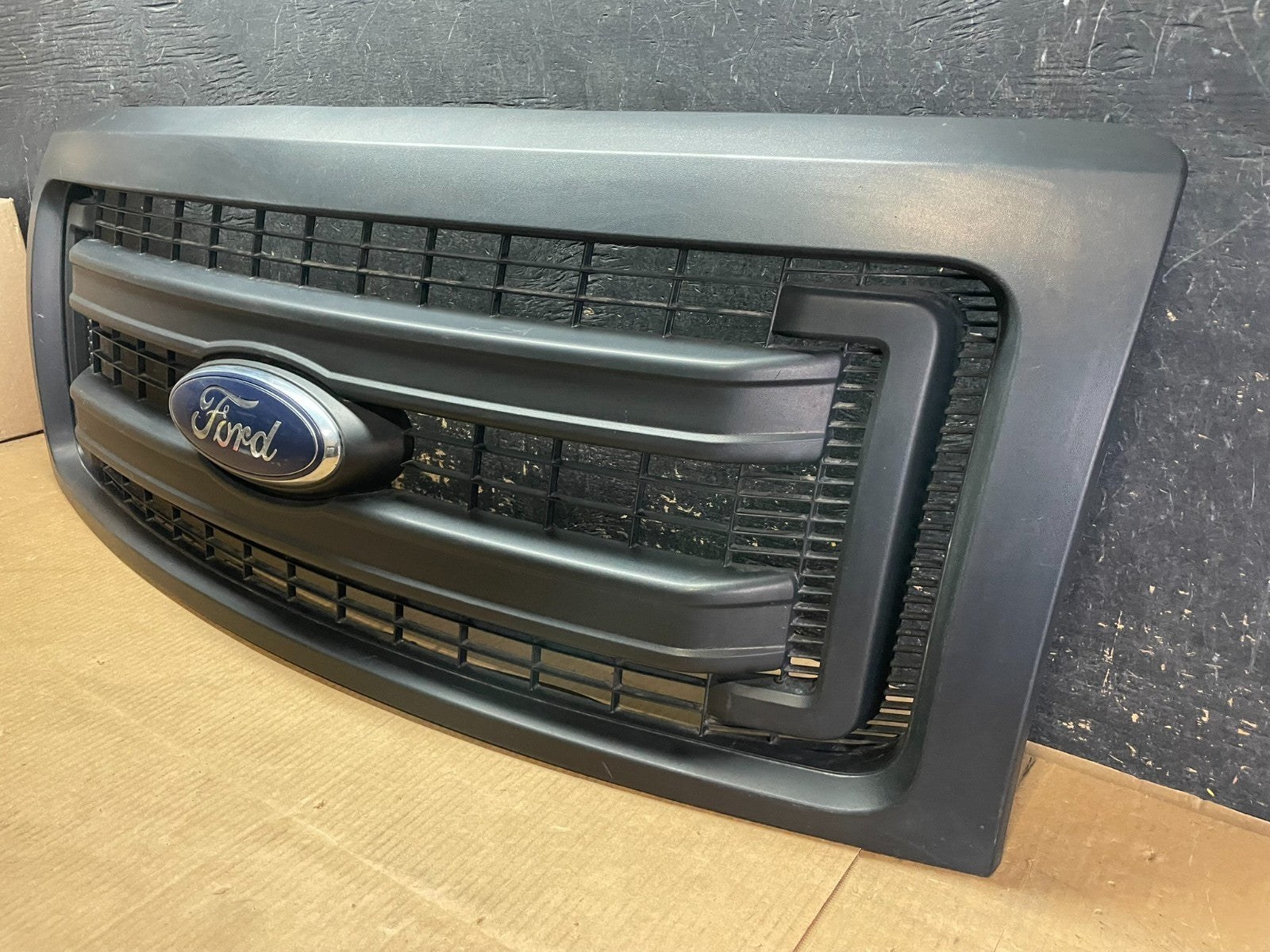2013 to 2014 Ford F150 Front Upper Grill Grille Black Oem AA9094 DG2