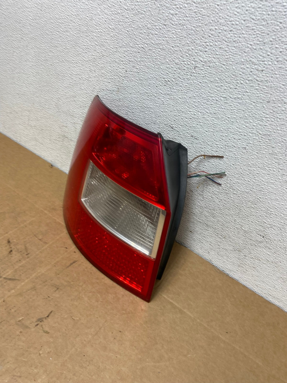 2001 - 2004 Audi A4 Wagon Avant Left Driver Side Lh Tail Light AD5491 LK1